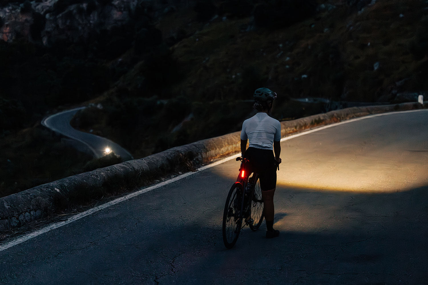 Bicycle Light Beam Patterns: Flood, Spot, or Hybrid—Which Do You Prefer?